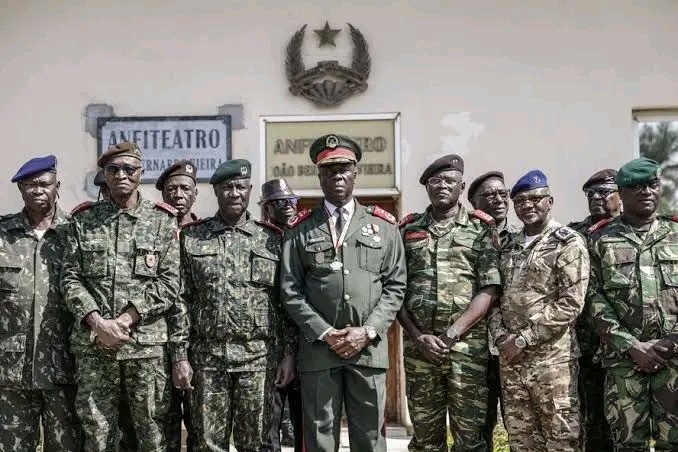 Crise: 260 guineenses processam Alto Comando e acusam "confisco do voto"